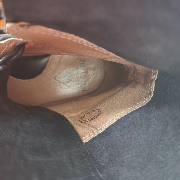 Like-new Fluevog leather boots - Picture 4 of 4